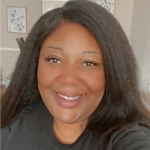 Meet your Posher, Jasmine l.